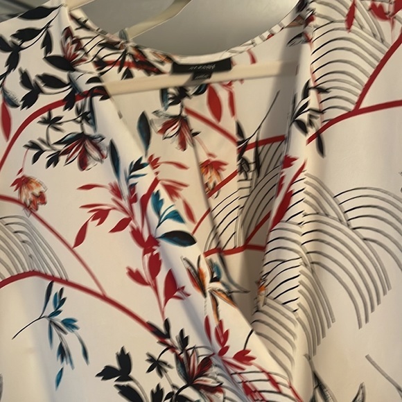 Alfani Criss-cross blouse‎ - great tummy coverage and flowy - Picture 6 of 8